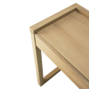Skrivebordet Frame Desk fra Ethnicraft er laget i eik med en finish i hardvoksolje.