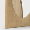 Sidebordet Geometric Side Table fra Ethnicraft i oljet eik