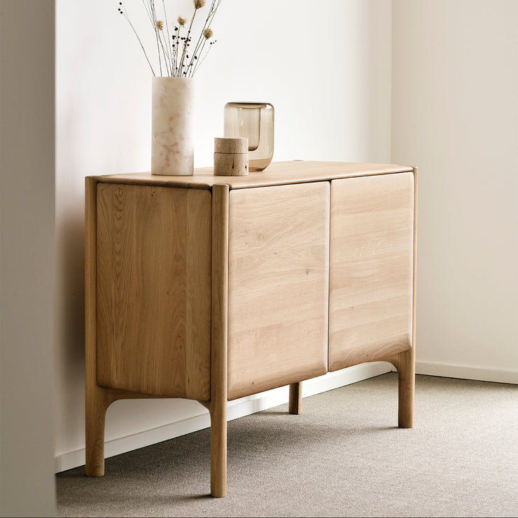 Skjenken Pl Sideboard fra Ethnicraft i heltre eik, bredde 119 cm