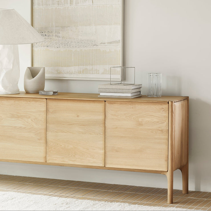 Skjenken Pl Sideboard fra Ethnicraft i heltre eik, bredde 174 cm