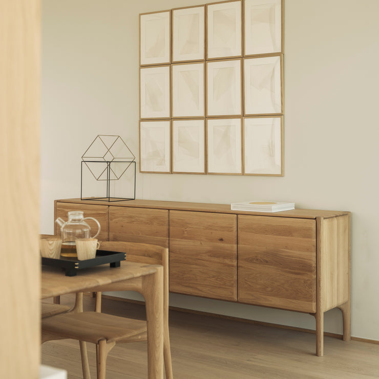 Skjenken Pl Sideboard fra Ethnicraft i heltre eik, bredde 230 cm