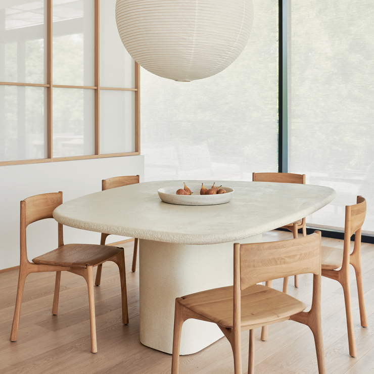 Stol Pl Dining Chair fra Ethnicraft i oljet eik uten armlene fra Ethnicraft.