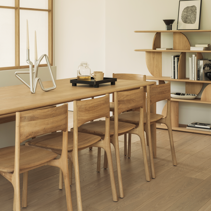 Spisebord PI Dining Table fra Ethnicraft i lakkert eik.