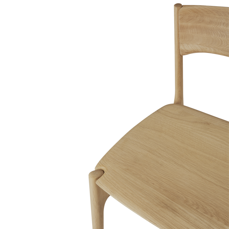 Stol Pl Dining Chair fra Ethnicraft i oljet eik uten armlene fra Ethnicraft.