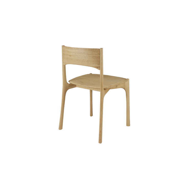Stol Pl Dining Chair fra Ethnicraft i oljet eik uten armlene fra Ethnicraft.