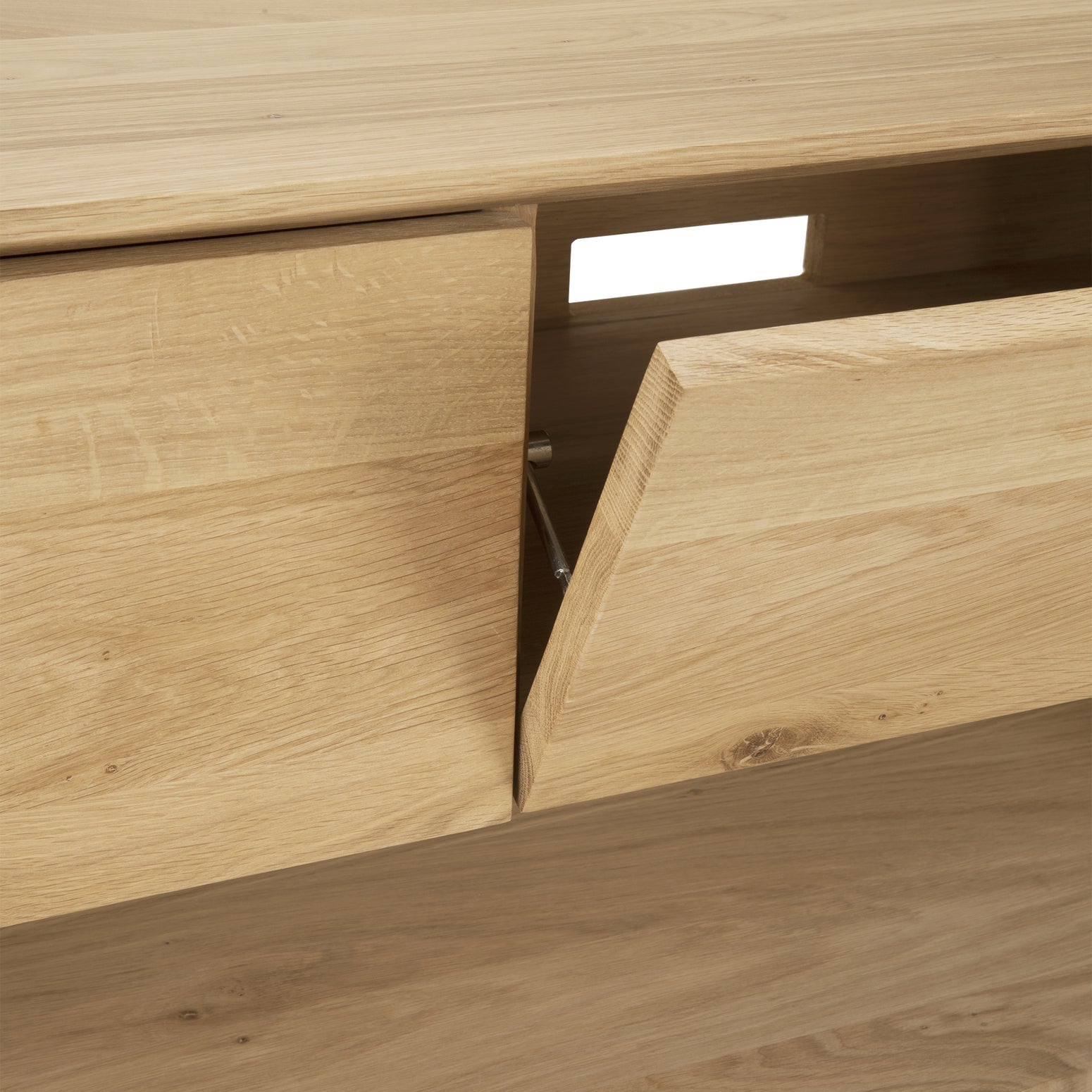 TV-benk Nordic Cupboard fra Ethnicraft