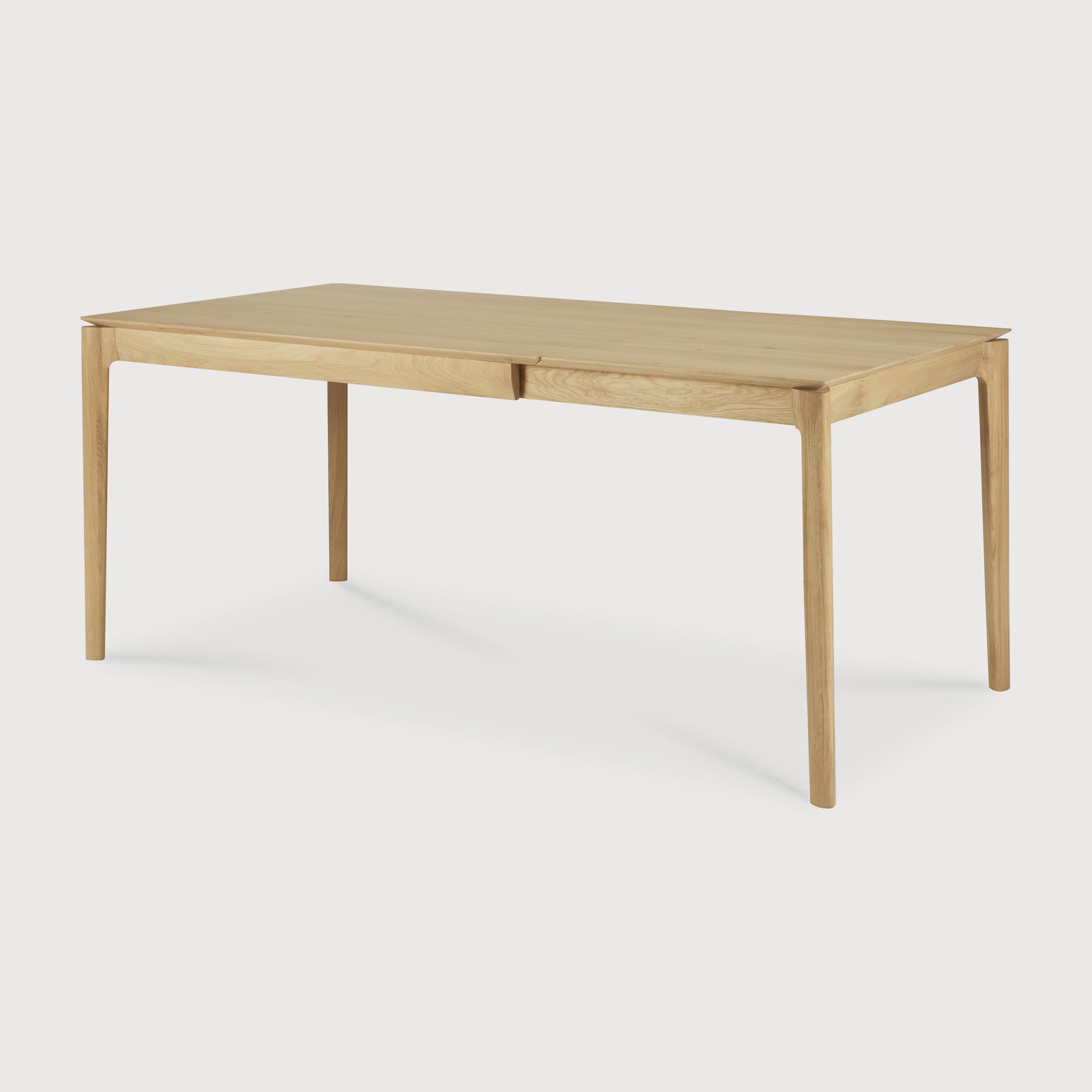 Spisebord Bok Dining Table Extendable fra Ethnicraft med finish i oljet eik
