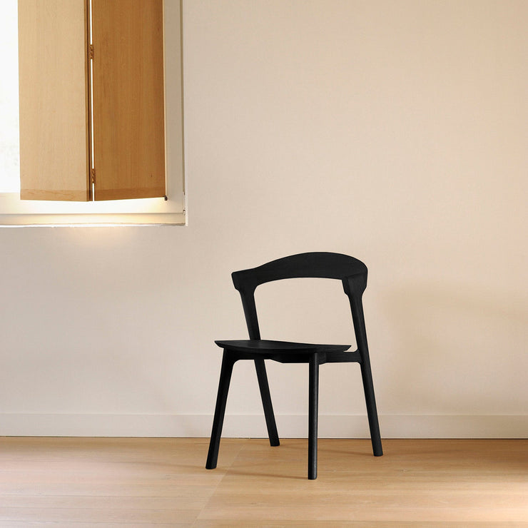 Spisestol Bok Dining Chair fra Ethnicraft med finish i svartlakkert eik