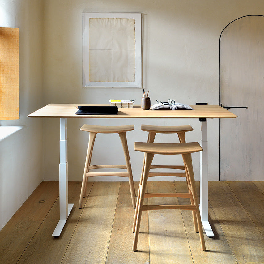 Barkrakk Osso Bar Stool (H80 cm) i lakkert eik/oak fra Ethnicraft 