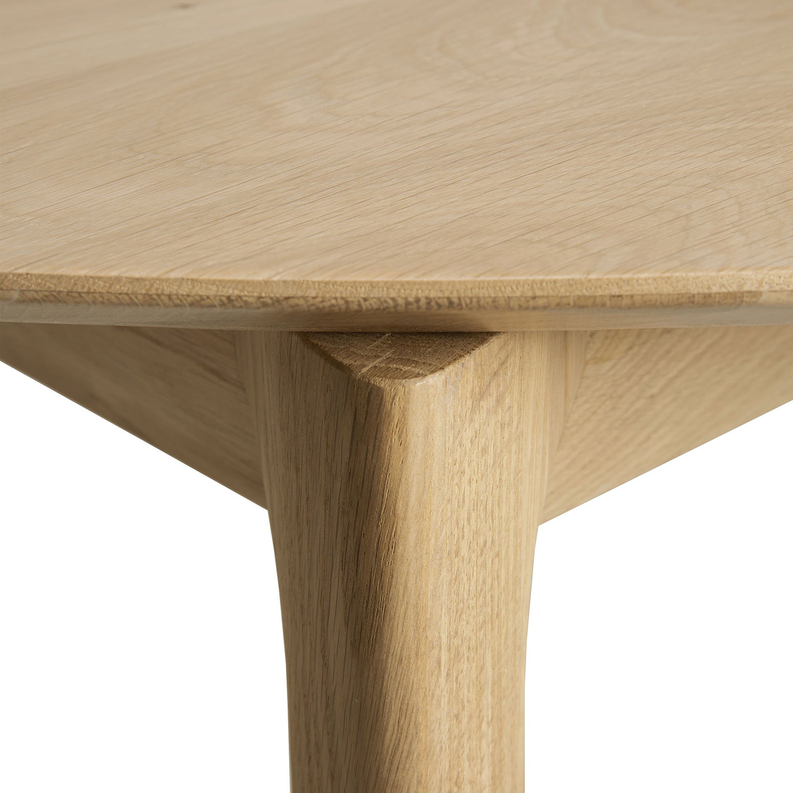 Spisebord Bok Dining Table Extendable Round fra Ethnicraft med finish i oljet eik
