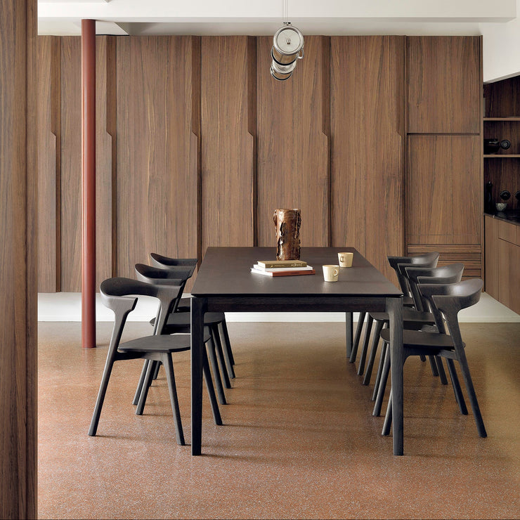 Spisebord Bok Dining Table fra Ethnicraft i brunlakkert eik
