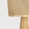 Spisebord Geometric Dining Table fra Ethnicraft med finish i oljet eik