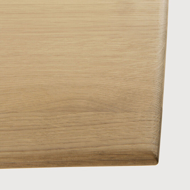 Spisebord Geometric Dining Table fra Ethnicraft med finish i oljet eik