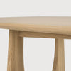 Spisebord Geometric Dining Table fra Ethnicraft med finish i oljet eik