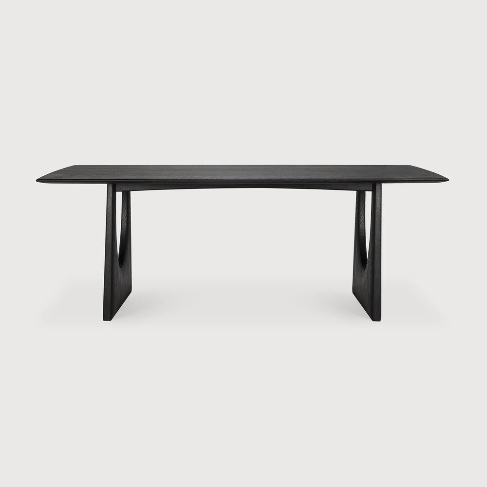 Spisebord Geometric Dining Table fra Ethnicraft med finish i svartlakkert eik, størrelse 220x100 cm