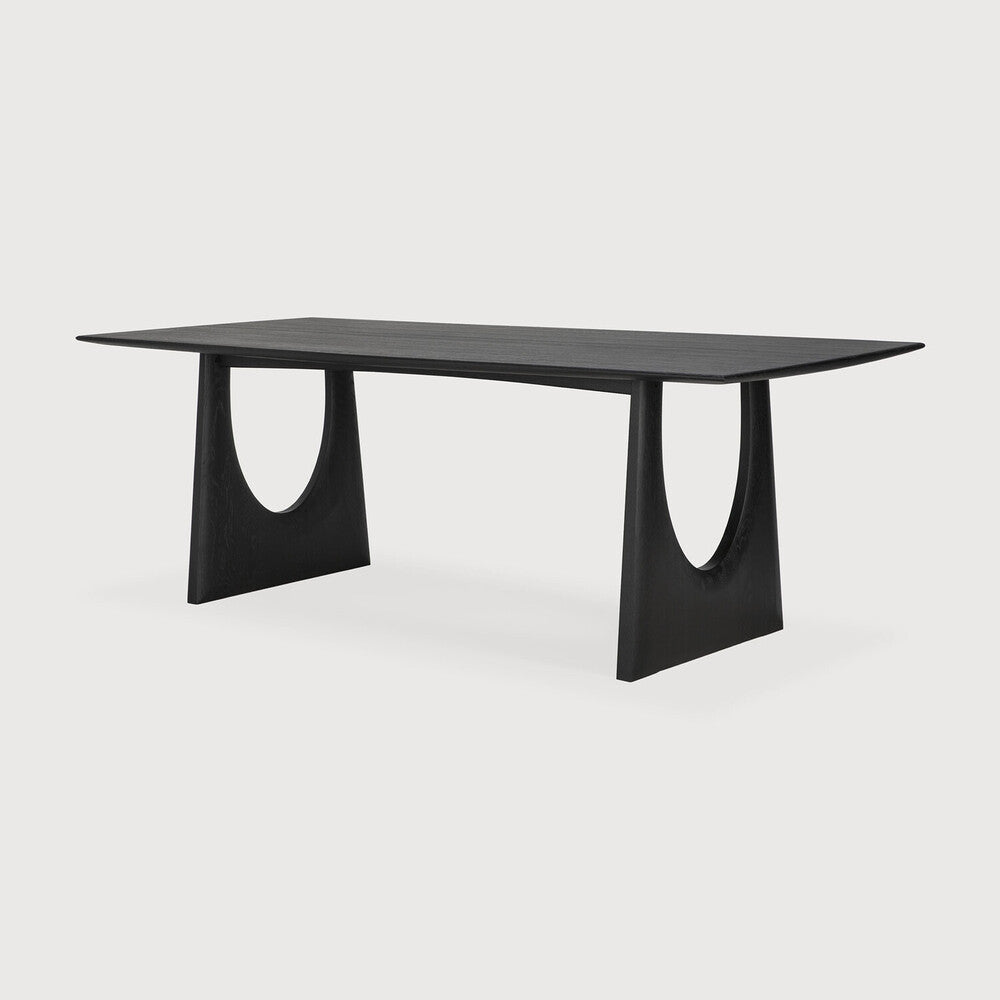 Spisebord Geometric Dining Table fra Ethnicraft med finish i svartlakkert eik, størrelse 220x100 cm