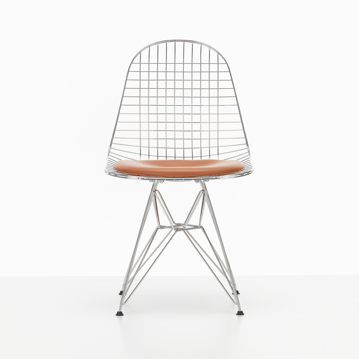Eames Wire Chair DKR fra Vitra kommer også med sete og flere ulike polstringer – ta kontakt med hello@oslodeco.no hvis det er noe du leter etter.