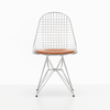 Eames Wire Chair DKR fra Vitra kommer også med sete og flere ulike polstringer – ta kontakt med hello@oslodeco.no hvis det er noe du leter etter.