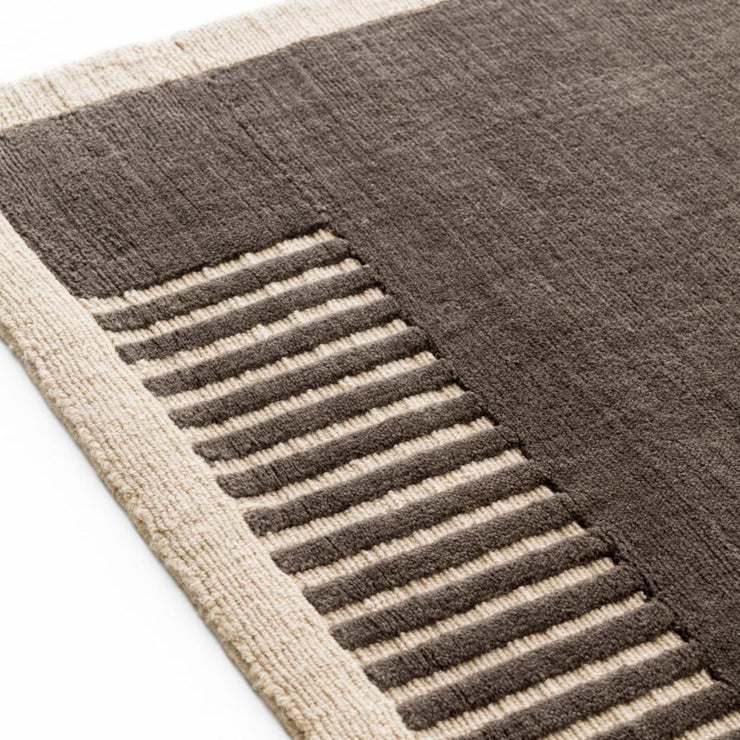 Teppe Duomo Rug fra Audo Copenhagen i fargen Marble Grey