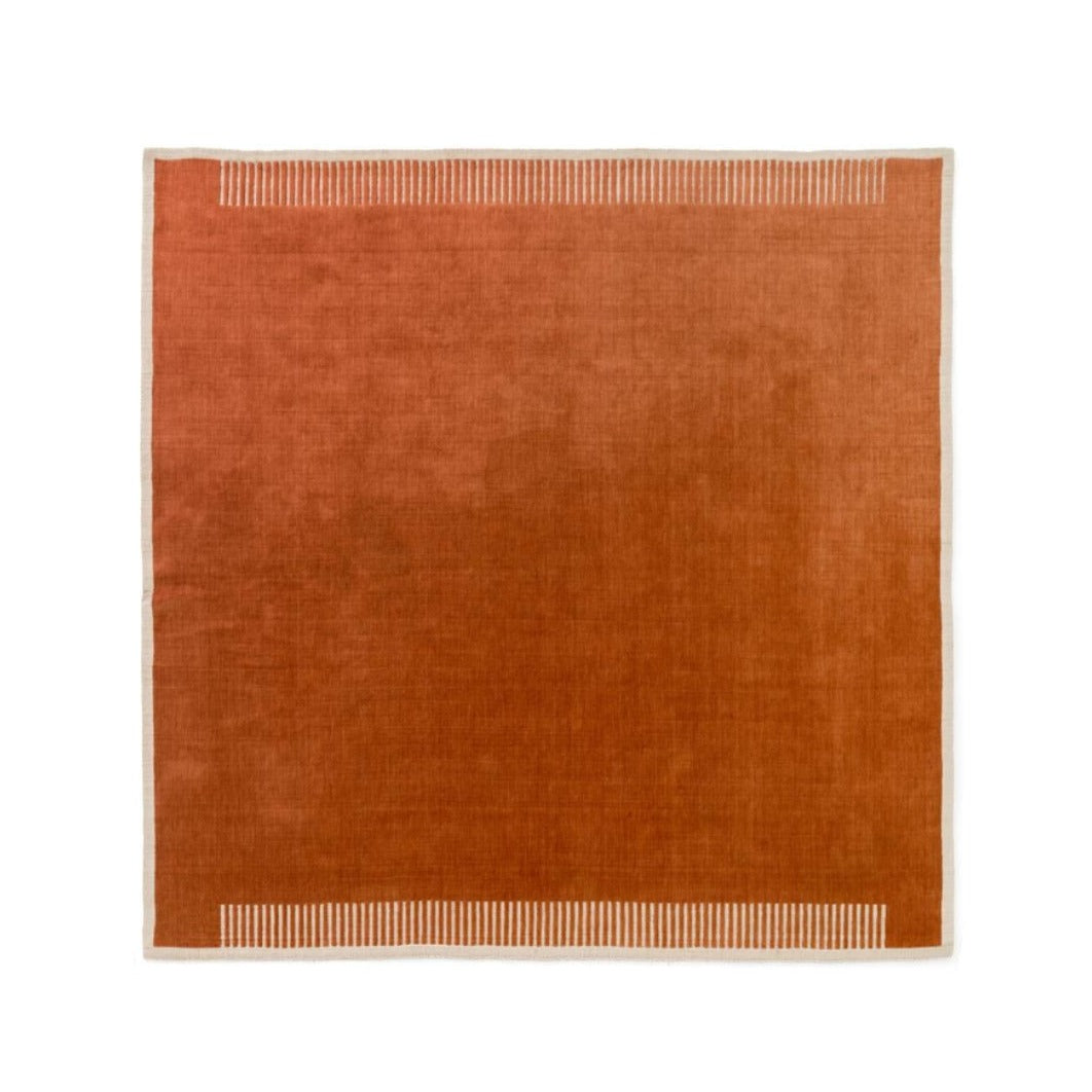 Teppe Duomo Rug fra Audo Copenhagen i størrelsen 270x270 cm og fargen Terracotta Red