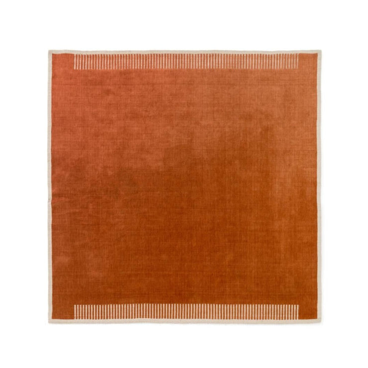 Teppe Duomo Rug fra Audo Copenhagen i størrelsen 270x270 cm og fargen Terracotta Red