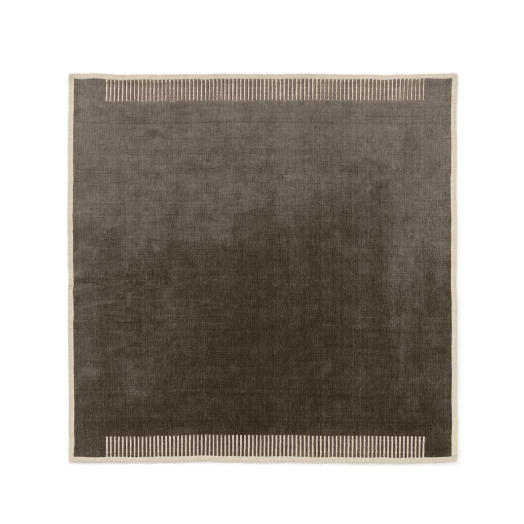 Teppe Duomo Rug fra Audo Copenhagen i størrelsen 270 x 270 cm og fargen Marble Grey