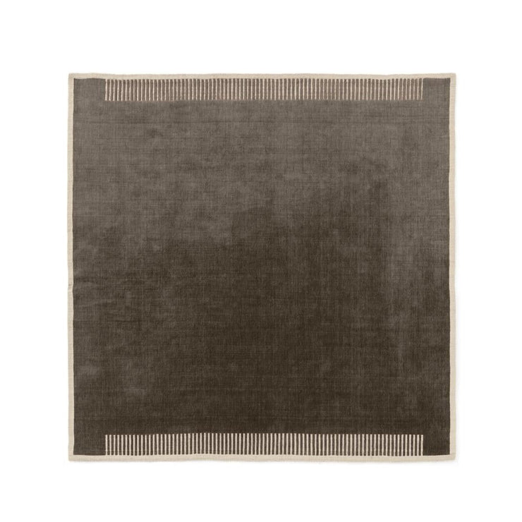 Teppe Duomo Rug fra Audo Copenhagen i størrelsen 270 x 270 cm og fargen Marble Grey
