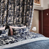 Dynetrekket Willow i crispy percale er designet av Beata Heuman – en av våre favorittdesignere – for Mille Notti. Mønsteret Willow er inspirert av en porselenstallerken fra 1700-tallet som Beata oppdaget på ferie i Cornwall. Og vi elsker det!
