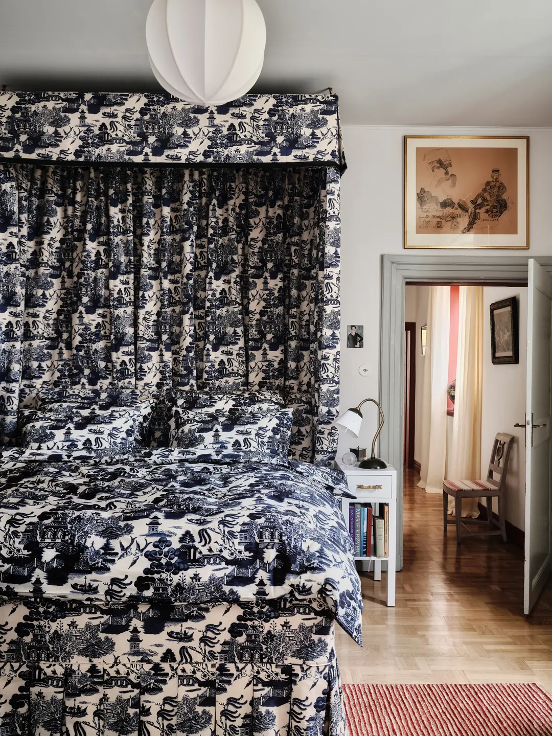 Det detaljerte mønsteret i pølletrekket Willow fra Mille Notti er trykt på percale laget av økologisk finkjemmet bomull, med en trådtetthet på 230 tc.