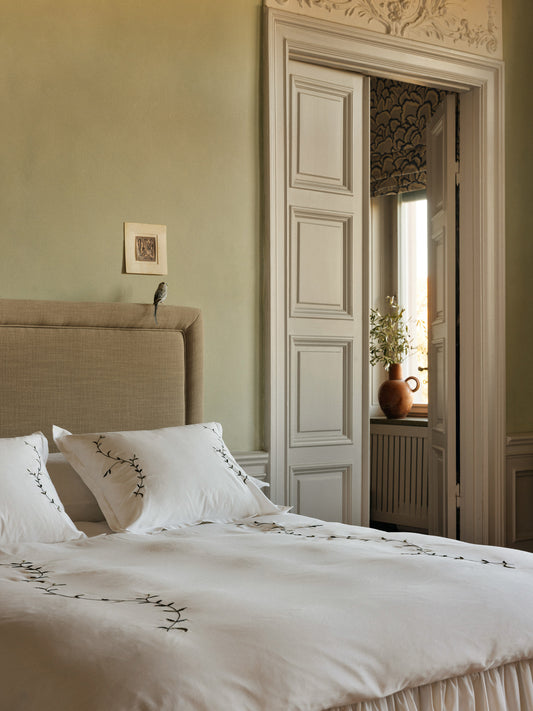 Vivace er laget i myk og glatt sateng, av fint kjemmet bomull, med en trådtetthet på 340 tråder per tomme. Satengen har en vakker glans og gir en herlig myk og omsluttende følelse.