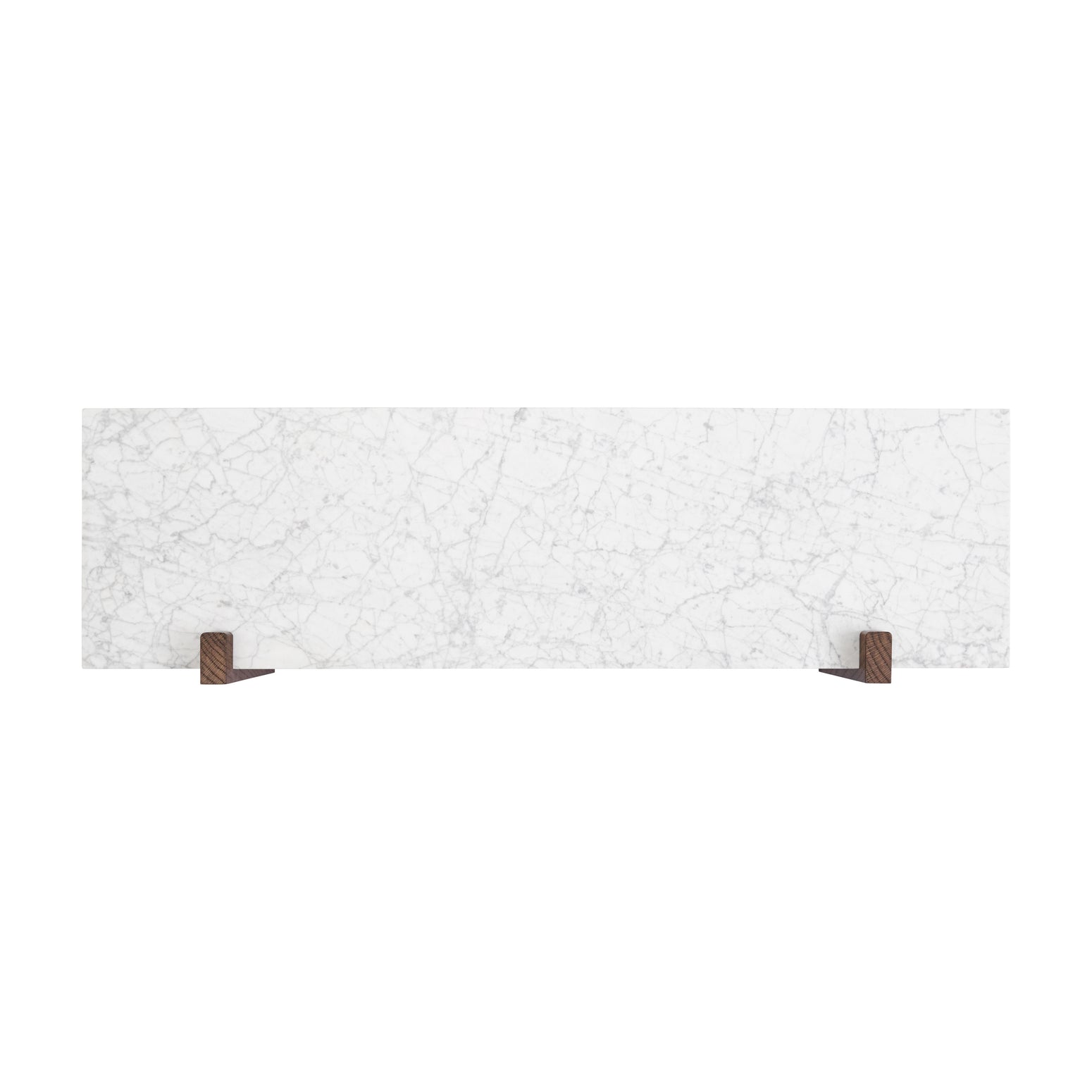 Hyllen Corbel Shelf Long fra Audo Copenhagen med hylleplate i hvit Carraramarmor.