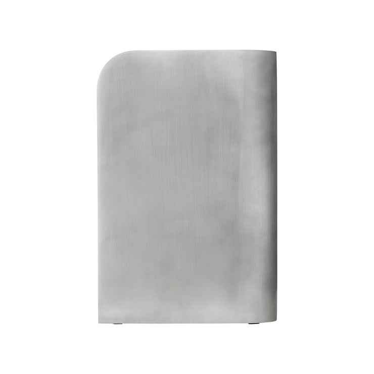 Sidebord Volume fra Audo Copenhagen i aluminium, sett fra siden