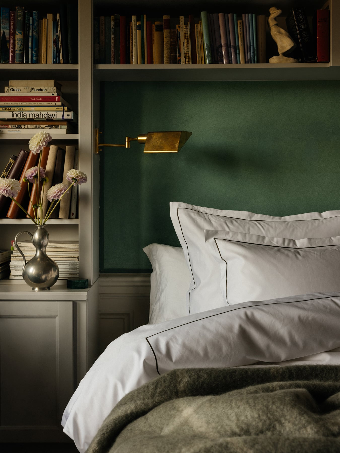 Putetrekket Nuvola fra Mille Notti med grønn brodering. 