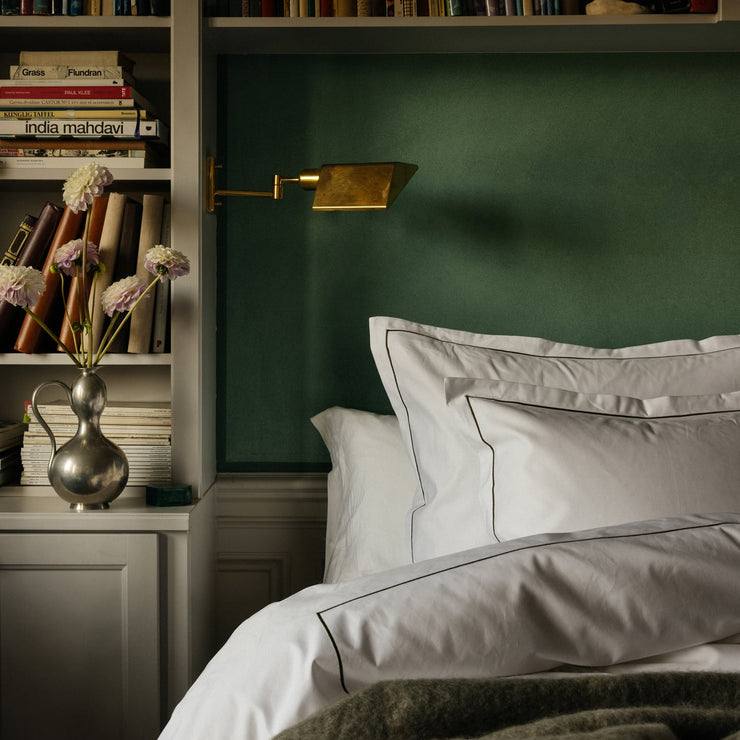 Putetrekket Nuvola fra Mille Notti med grønn brodering. 