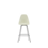 Barkrakk Eames Fiberglass Stool Medium, krombelagte ben og sete i fiberglass i fargen Parchment