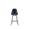 Barkrakk Eames Fiberglass Stool Medium, svarte ben og sete i fiberglass i fargen Navy blue