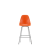 Barkrakk Eames Fiberglass Stool Medium, krombelagte ben og sete i fiberglass i fargen Red orange