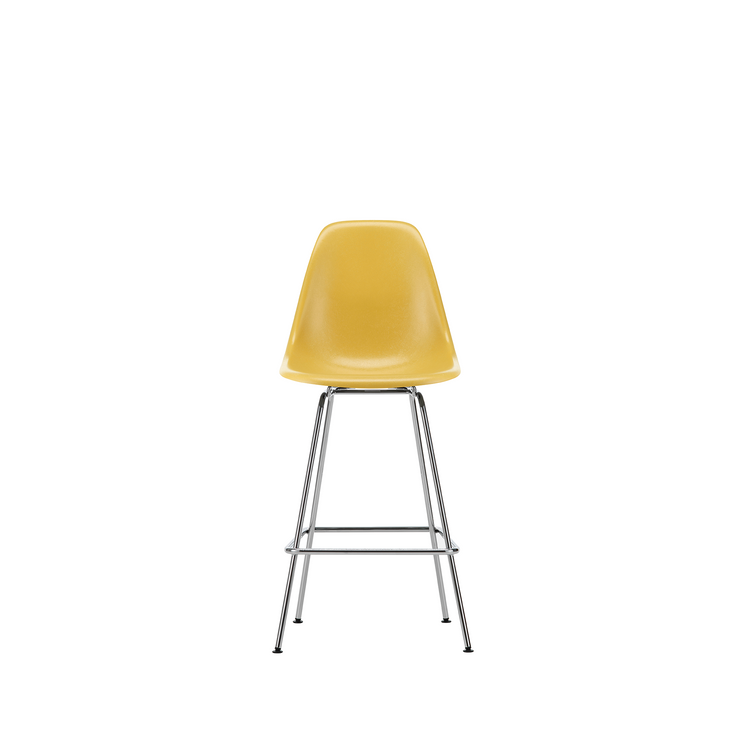 Barkrakk Eames Fiberglass Stool Medium, krombelagte ben og sete i fiberglass i fargen Ochre light