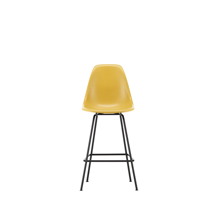 Barkrakk Eames Fiberglass Stool Medium, svarte ben og sete i fiberglass i fargen Ochre light