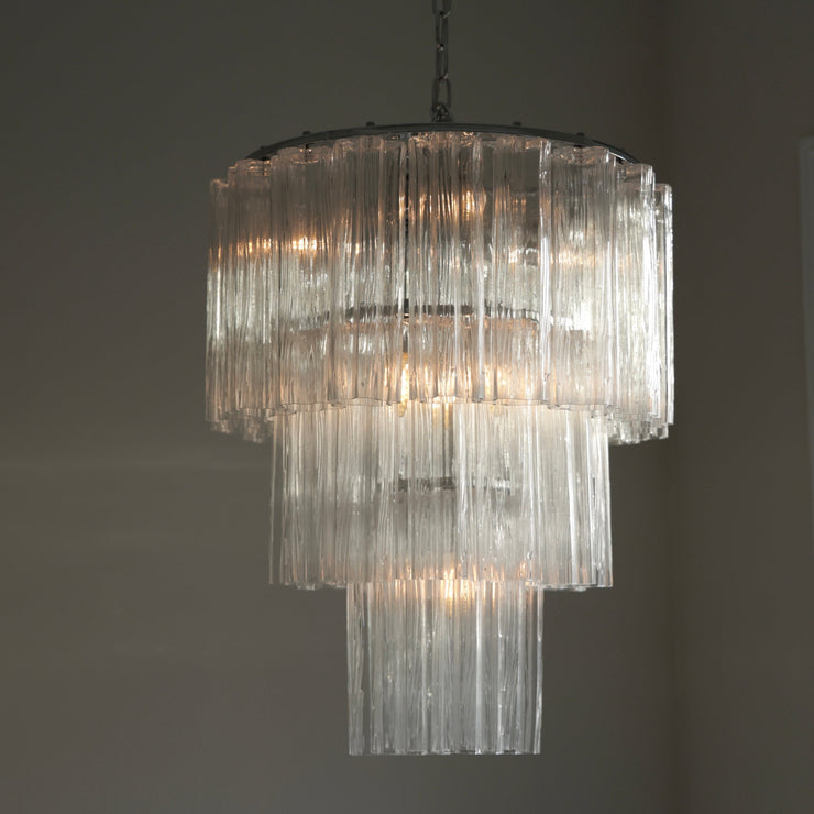 Lysekrone Fontaine Chandelier 3-layer fra Meublé i klart glass kan også bestilles av oss. Send en mail til kundeservice@oslodeco.no om dette er noe du ønsker deg.