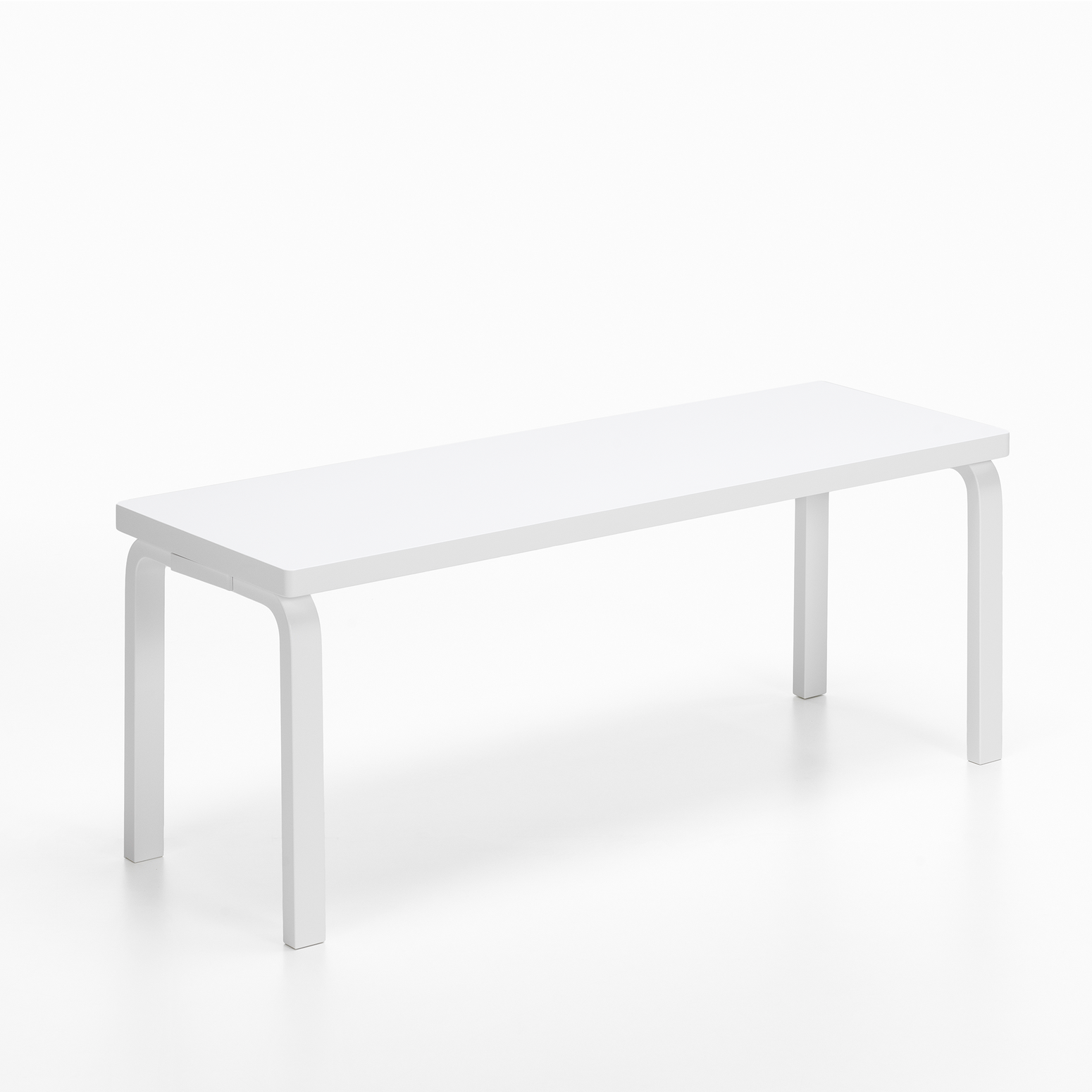 Benk Aalto Bench 153A fra Artek i hvitlakkert bjørk