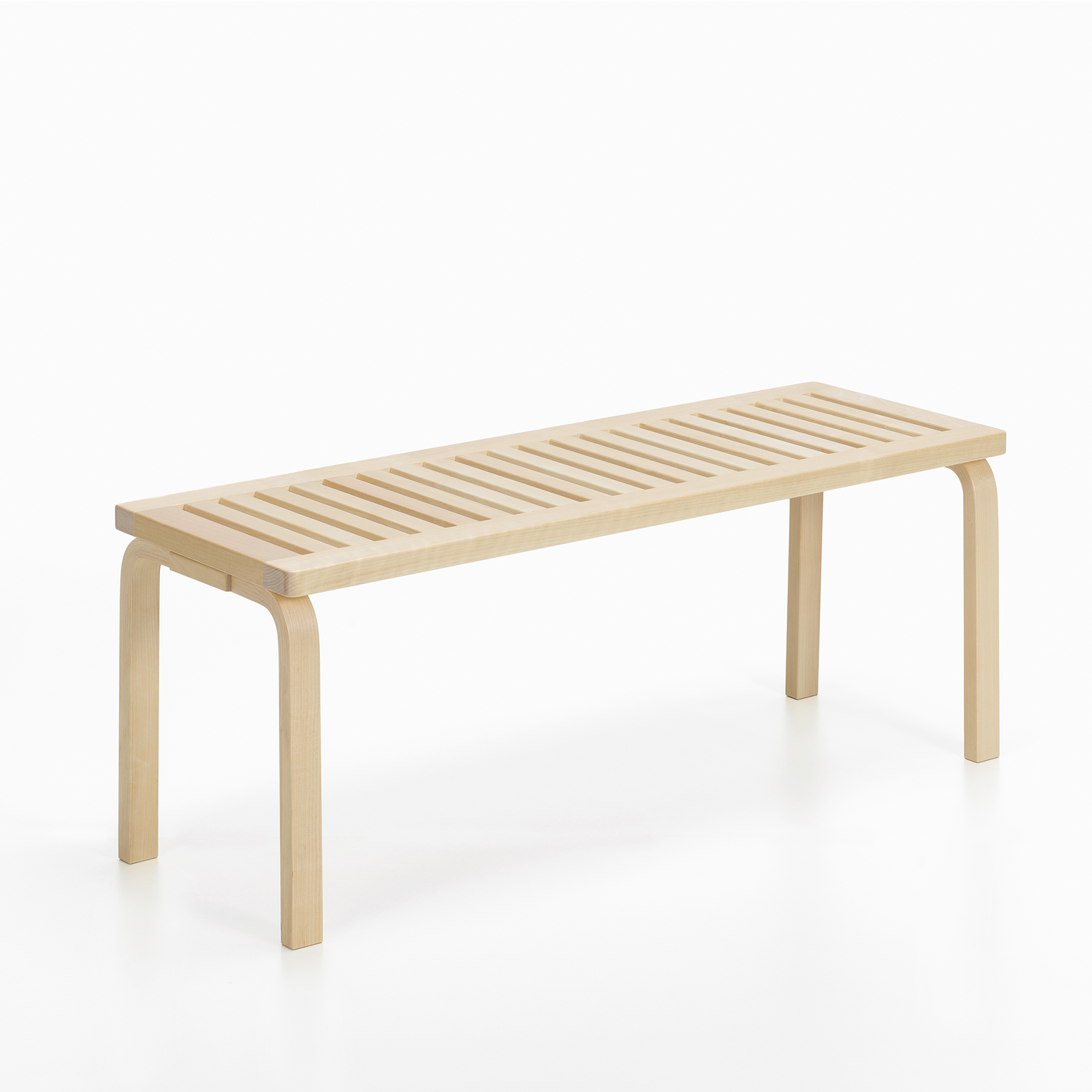 Benk Aalto Bench 153A fra Artek i klarlakkert bjørk med lameller
