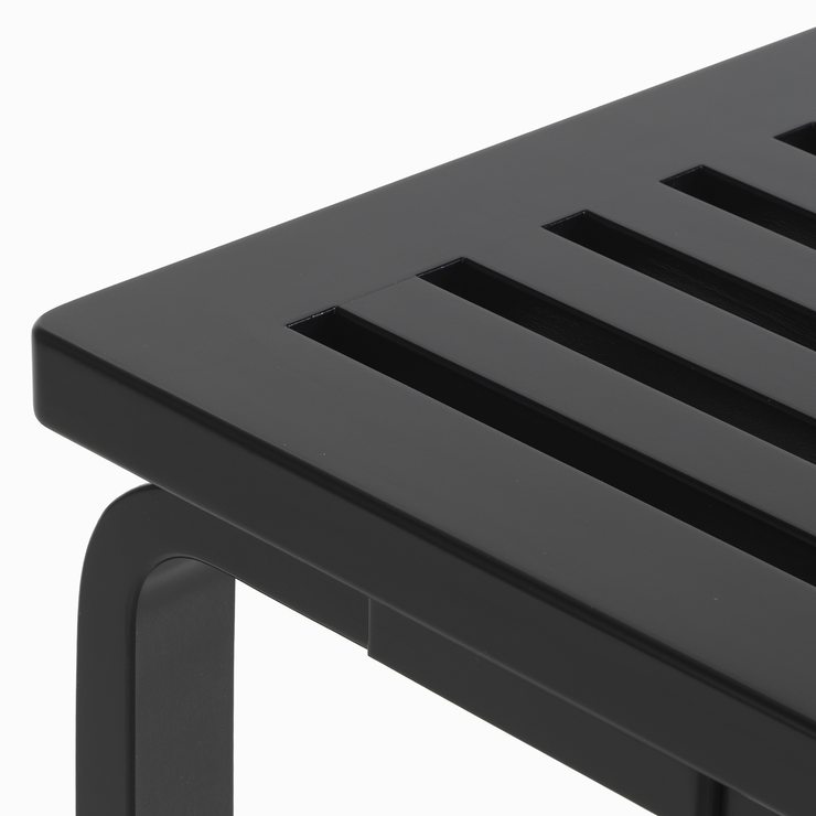 Benk Aalto Bench 153B fra Artek i svartlakkert bjørk med lameller
