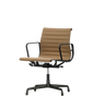 Kontorstol Aluminium Chair EA 132 fra Vitra i svart pulverlakkert aluminium og kamelfarget tekstil