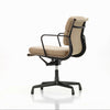 Kontorstolen Soft Pad Chair EA 231 fra Vitra