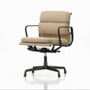 Kontorstolen Soft Pad Chair EA 231 fra Vitra