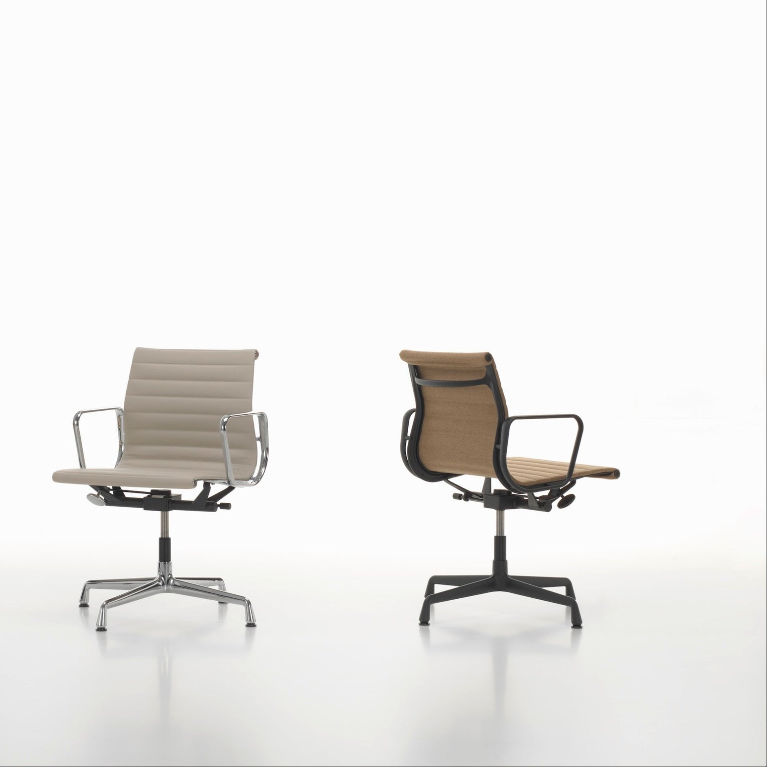 Kontorstol Aluminium Chair EA 132 fra Vitra, med noe smalere sete og ryggstøtte (enn EA 131)