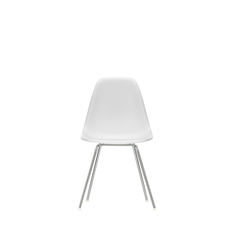 Spisestol Eames Plastic Side Chair RE DSX fra Vitra, med ben i krom og hvitt sete (Cotton white)
