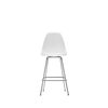 Barstol Eames Plastic Stool RE Medium, ben i krom og sete i fargen Cotton White