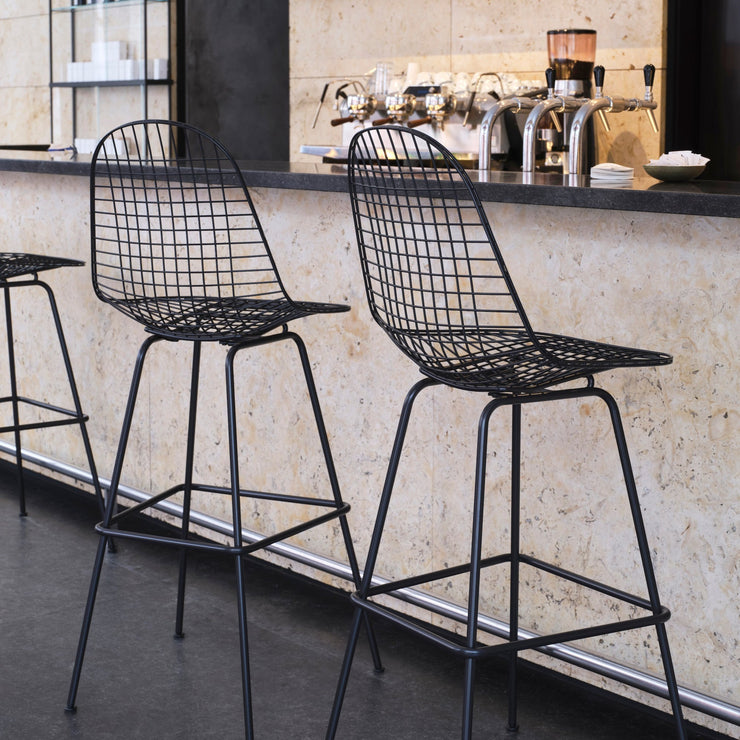 Barstolen Wire Chair Stool Medium fra Vitra 